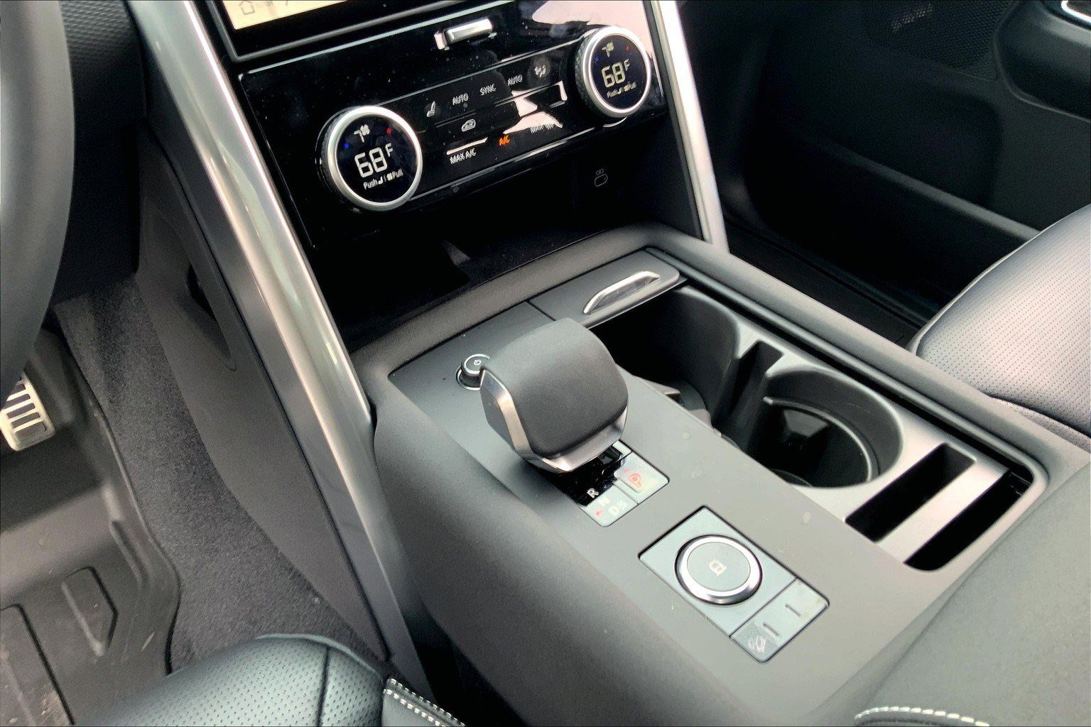 New 2025 Land Rover Discovery Dynamic SE image 8