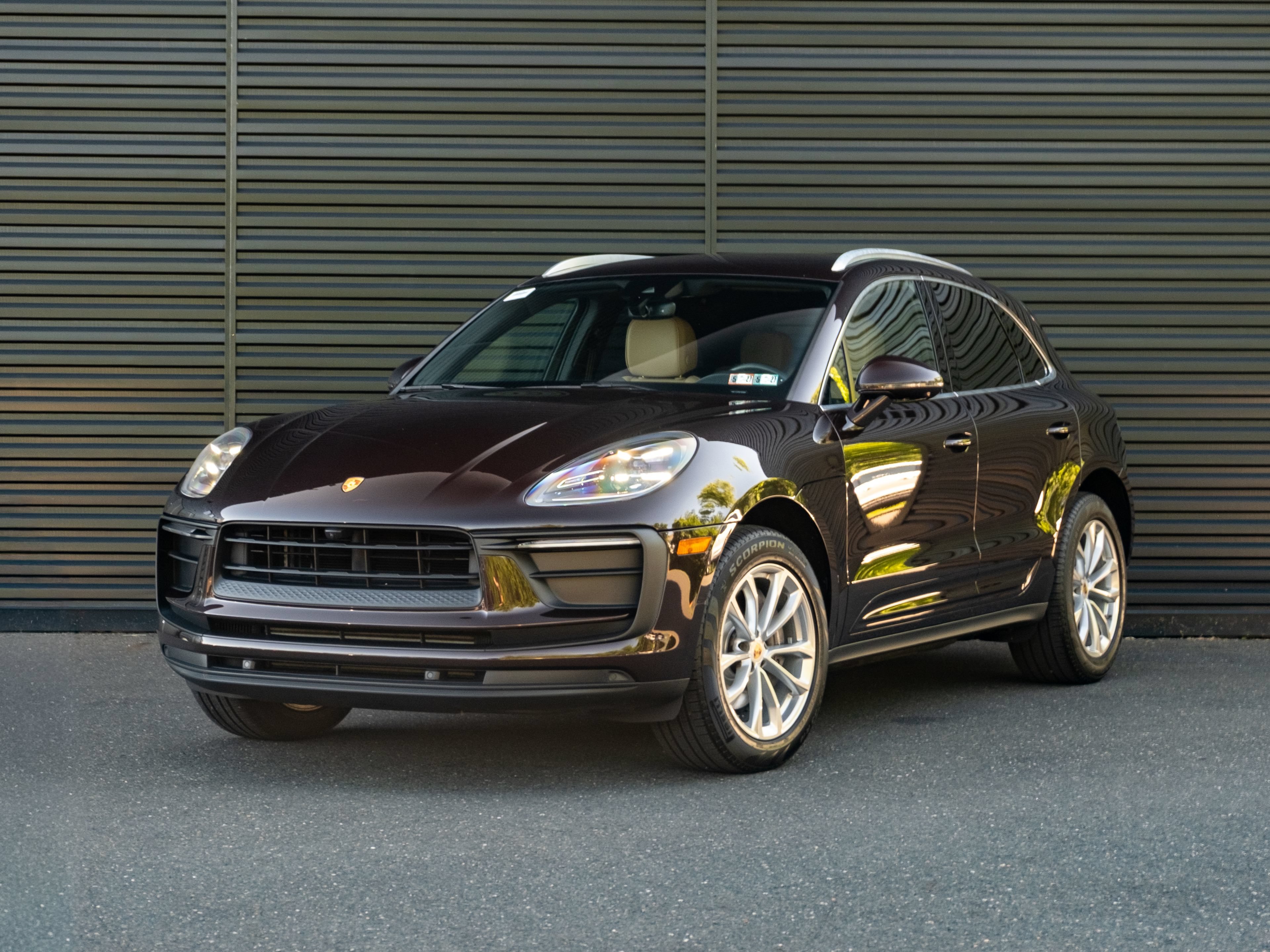 Certified 2022 Porsche Macan AWD/4WD image 1