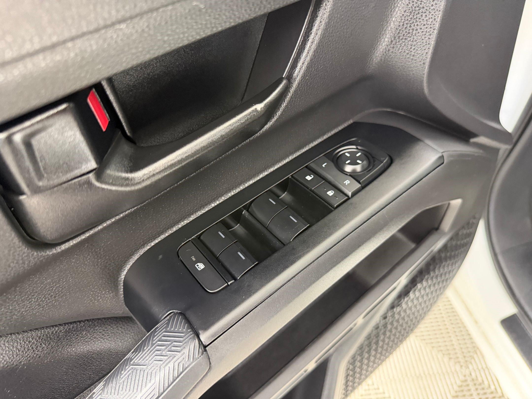 Used 2025 Toyota Tacoma SR5 AWD/4WD image 14