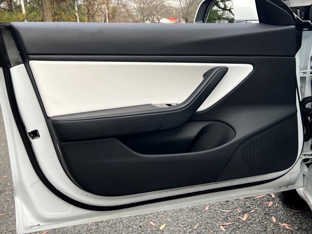 Used 2018 Tesla Model 3 Long Range image 17