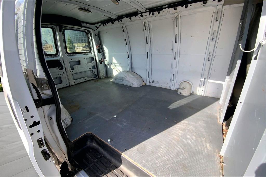 Used 2015 Chevrolet Express 2500 image 19