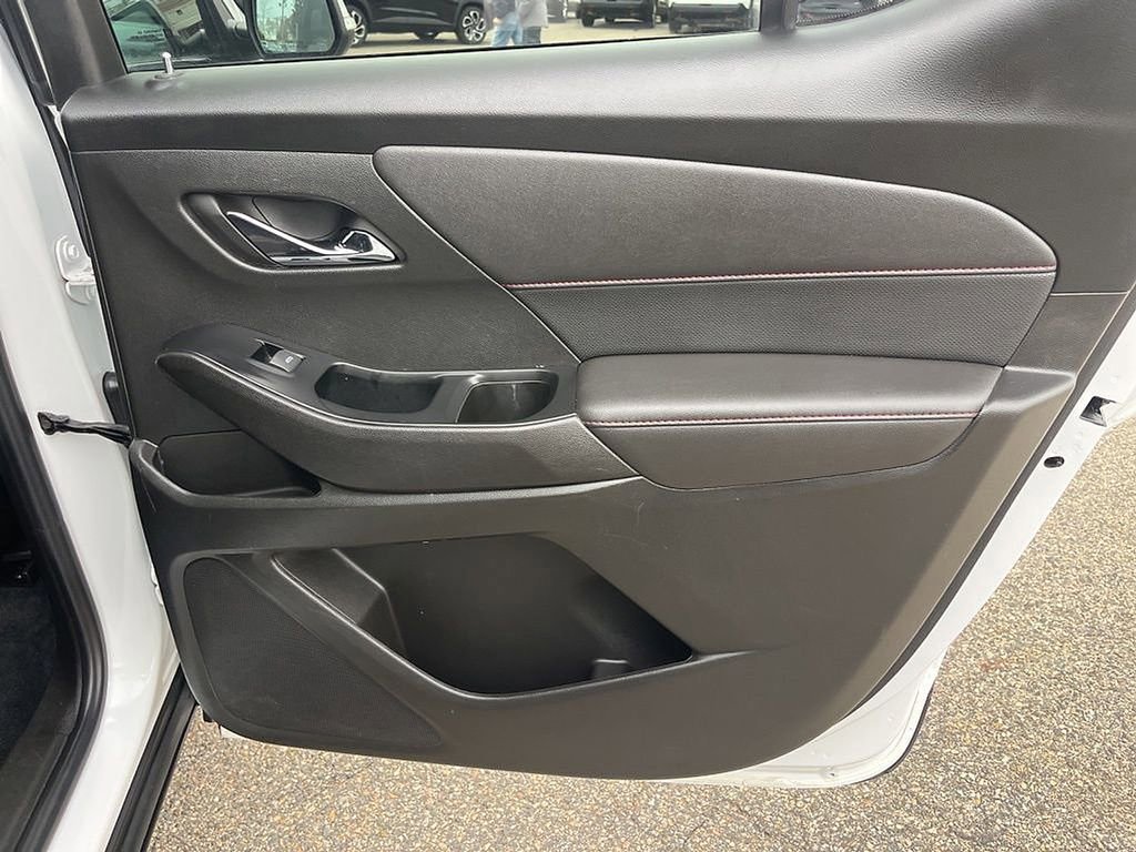 Used 2023 Chevrolet Traverse RS image 61