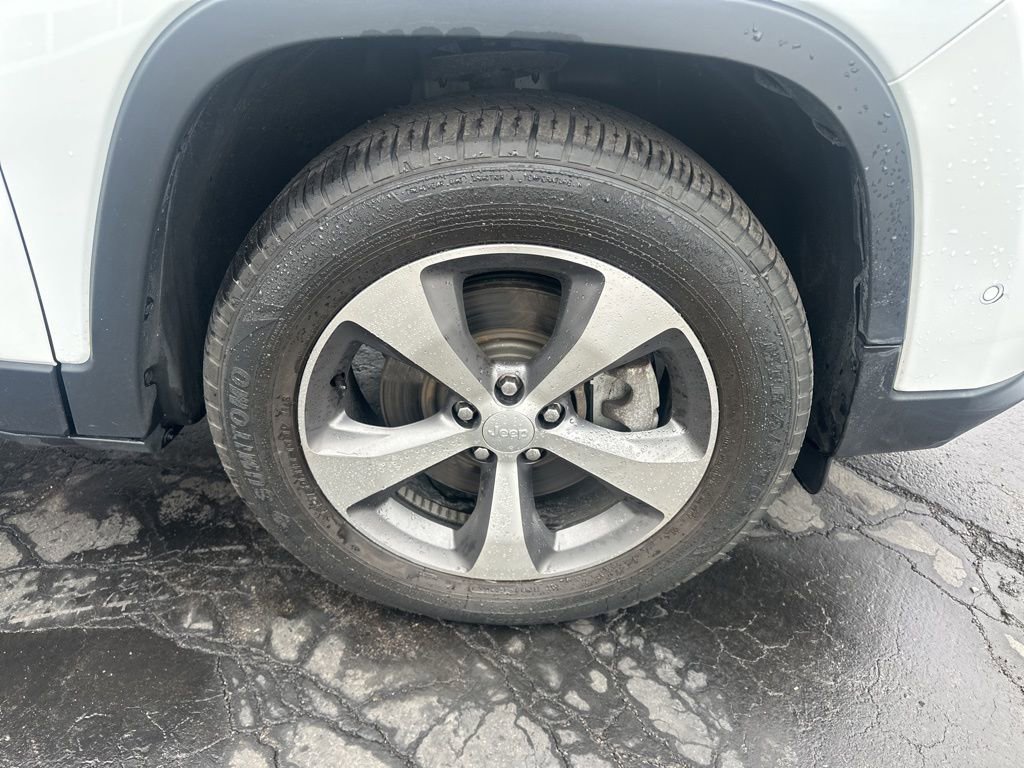 Used 2021 Jeep Cherokee Limited image 41