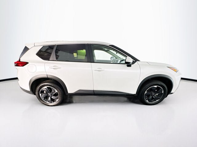 Certified 2026 Nissan Rogue SV AWD/4WD image 4