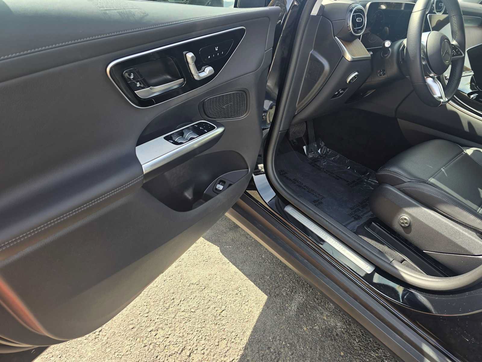 Used 2025 Mercedes-Benz GLC 350e 4MATIC image 22