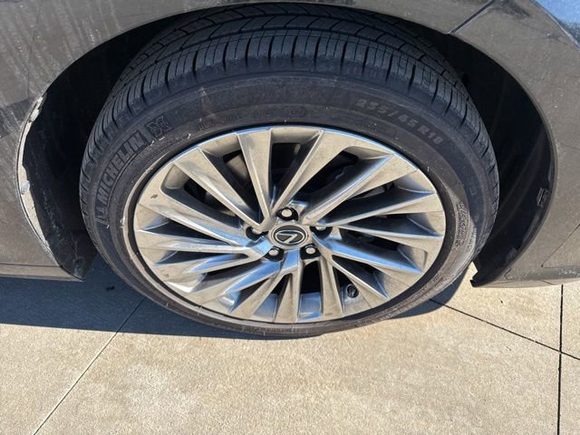 Used 2022 Lexus ES 350 Ultra Luxury w/ Accessory Package 2 image 10