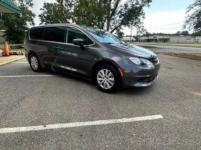 Used 2021 Chrysler Voyager L FWD image 8