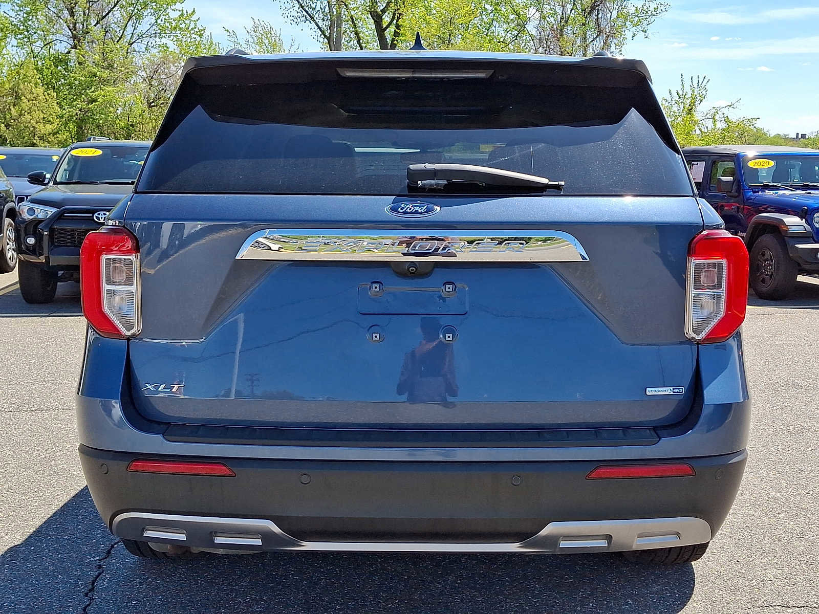 Used 2020 Ford Explorer XLT w/ Equipment Group 202A AWD/4WD image 5