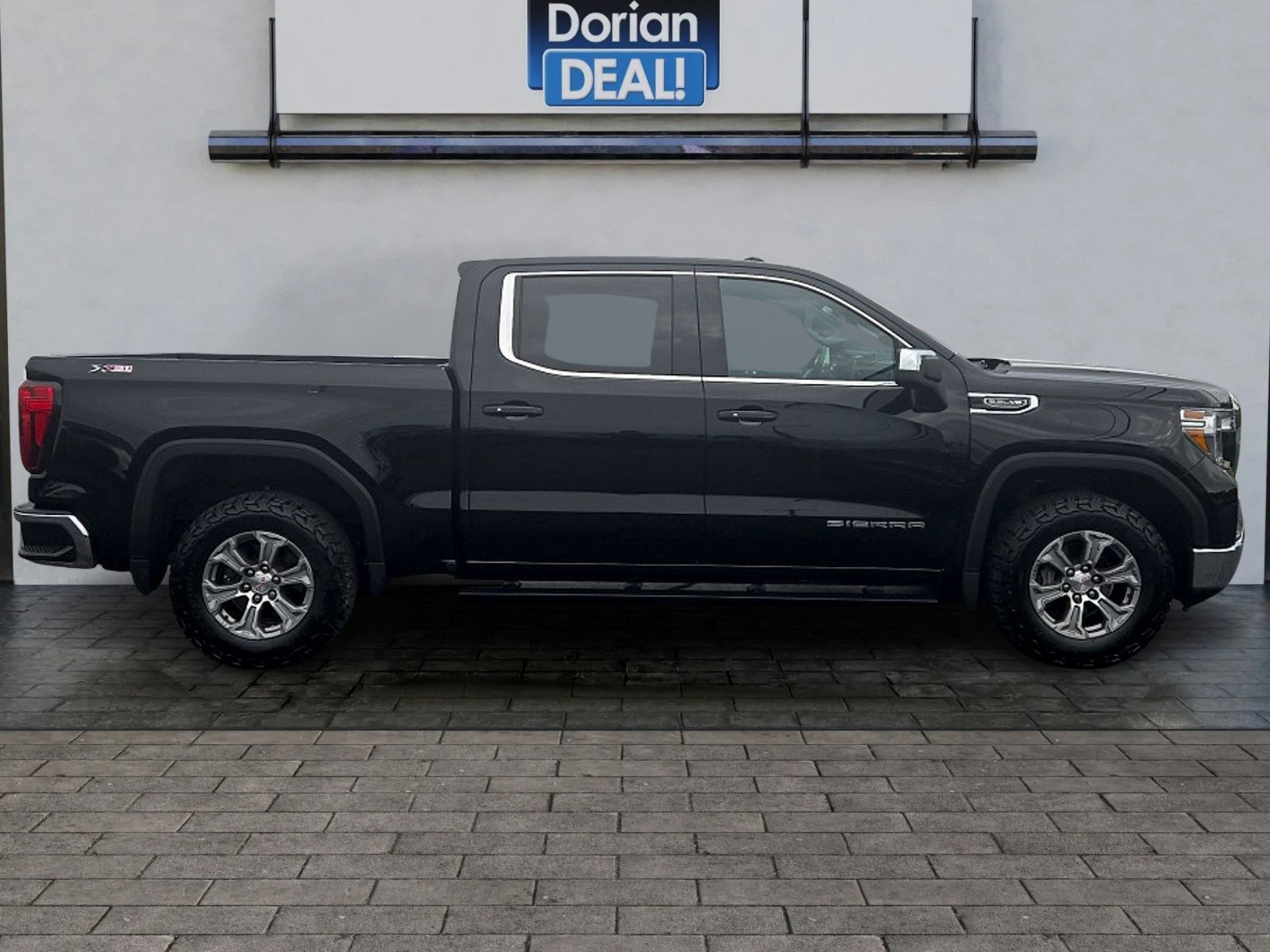 Used 2019 GMC Sierra 1500 SLE w/ SLE Value Package AWD/4WD image 2