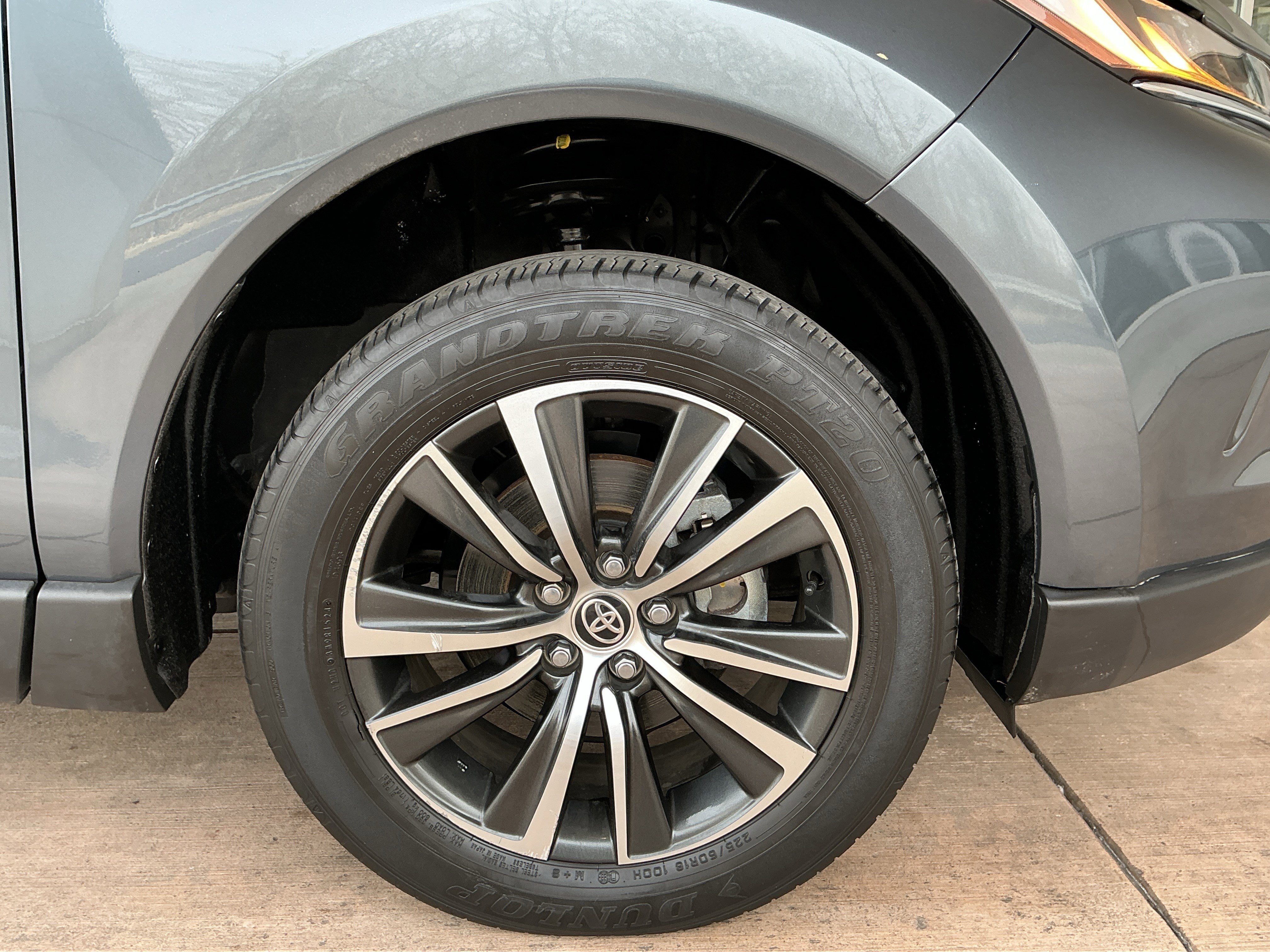 Used 2024 Toyota Venza LE AWD/4WD image 27