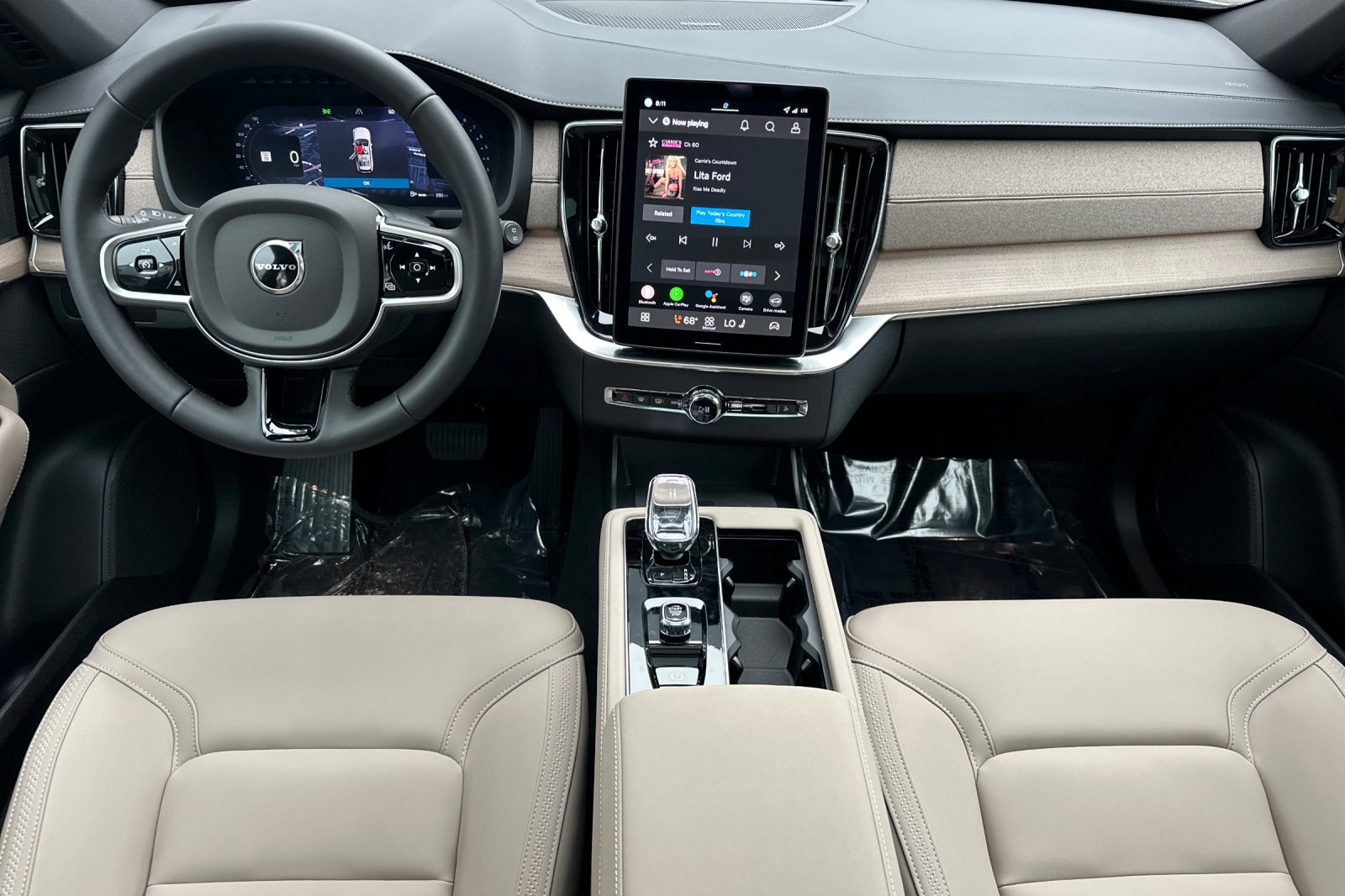 New 2026 Volvo XC90 B6 Plus w/ Protection Package Premier image 11