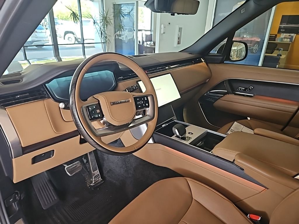 Used 2025 Land Rover Range Rover SE AWD/4WD image 16