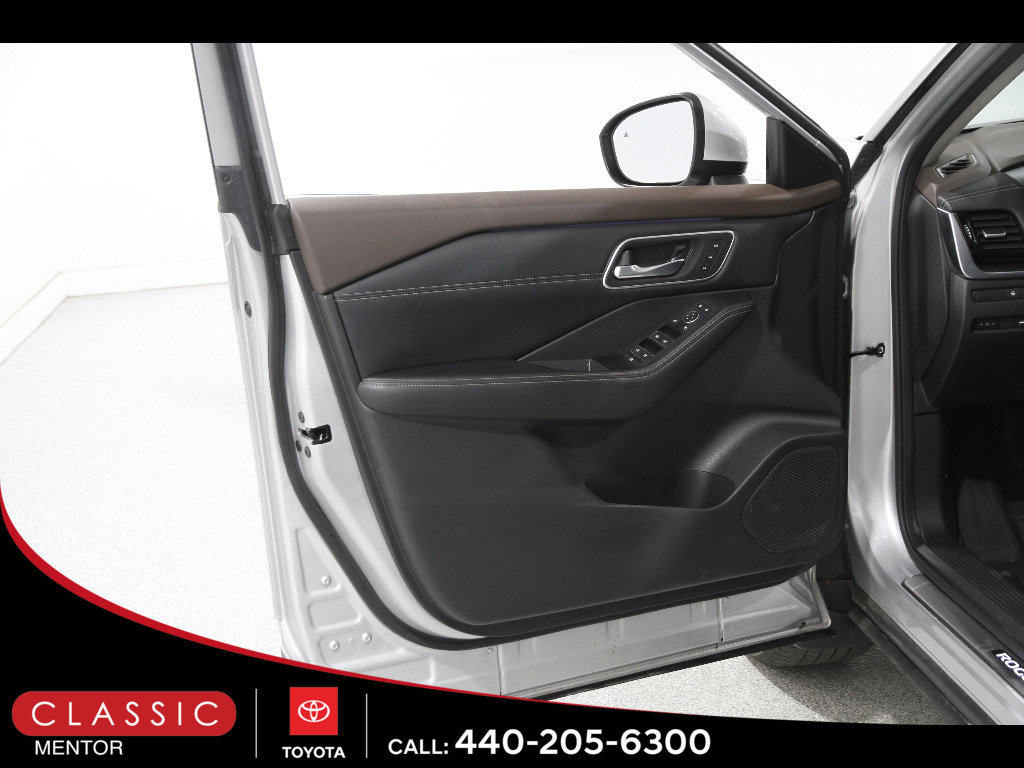 Used 2023 Nissan Rogue Platinum w/ Platinum Premium Package image 4