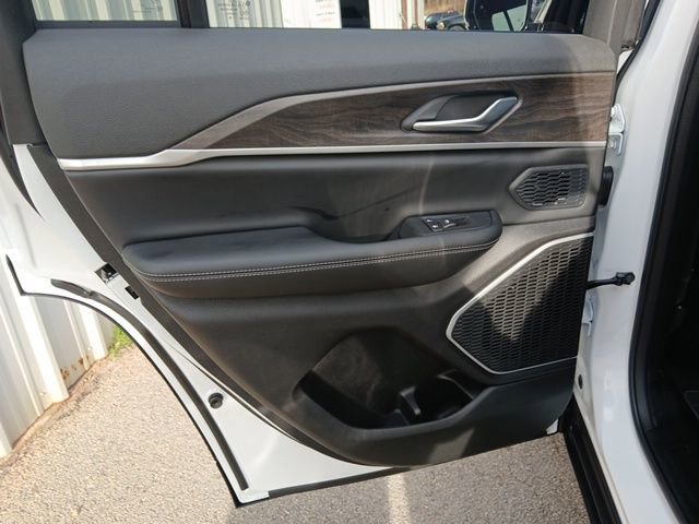 New 2026 Jeep Grand Cherokee Limited w/ Limited Altitude Package image 19