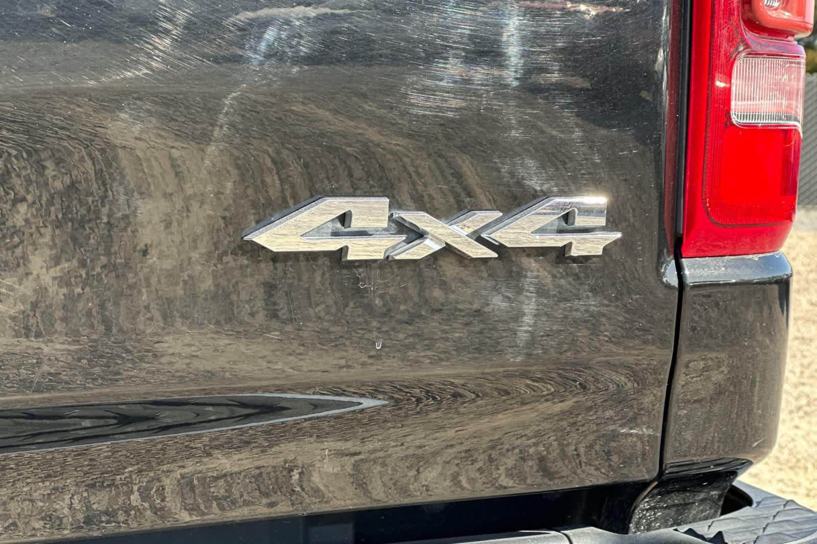 Used 2019 RAM 1500 Laramie AWD/4WD image 16