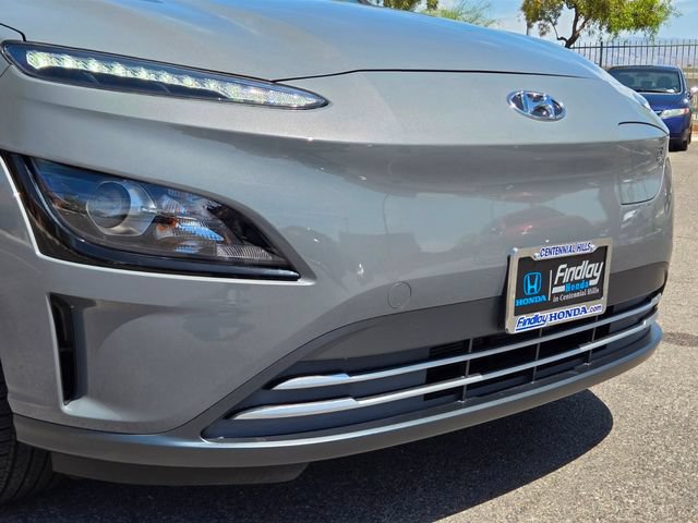 Used 2023 Hyundai Kona SE FWD image 2