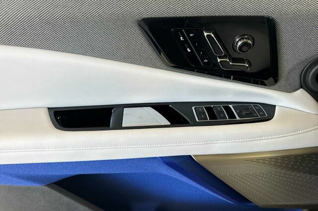 New 2027 Cadillac Optiq Luxury w/ LPO, Floor Liner Package AWD/4WD image 11