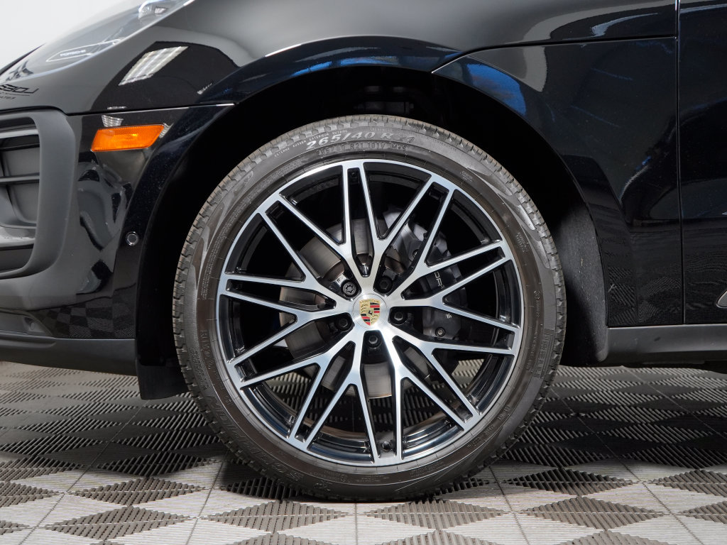 Certified 2023 Porsche Macan Turbo AWD/4WD image 13