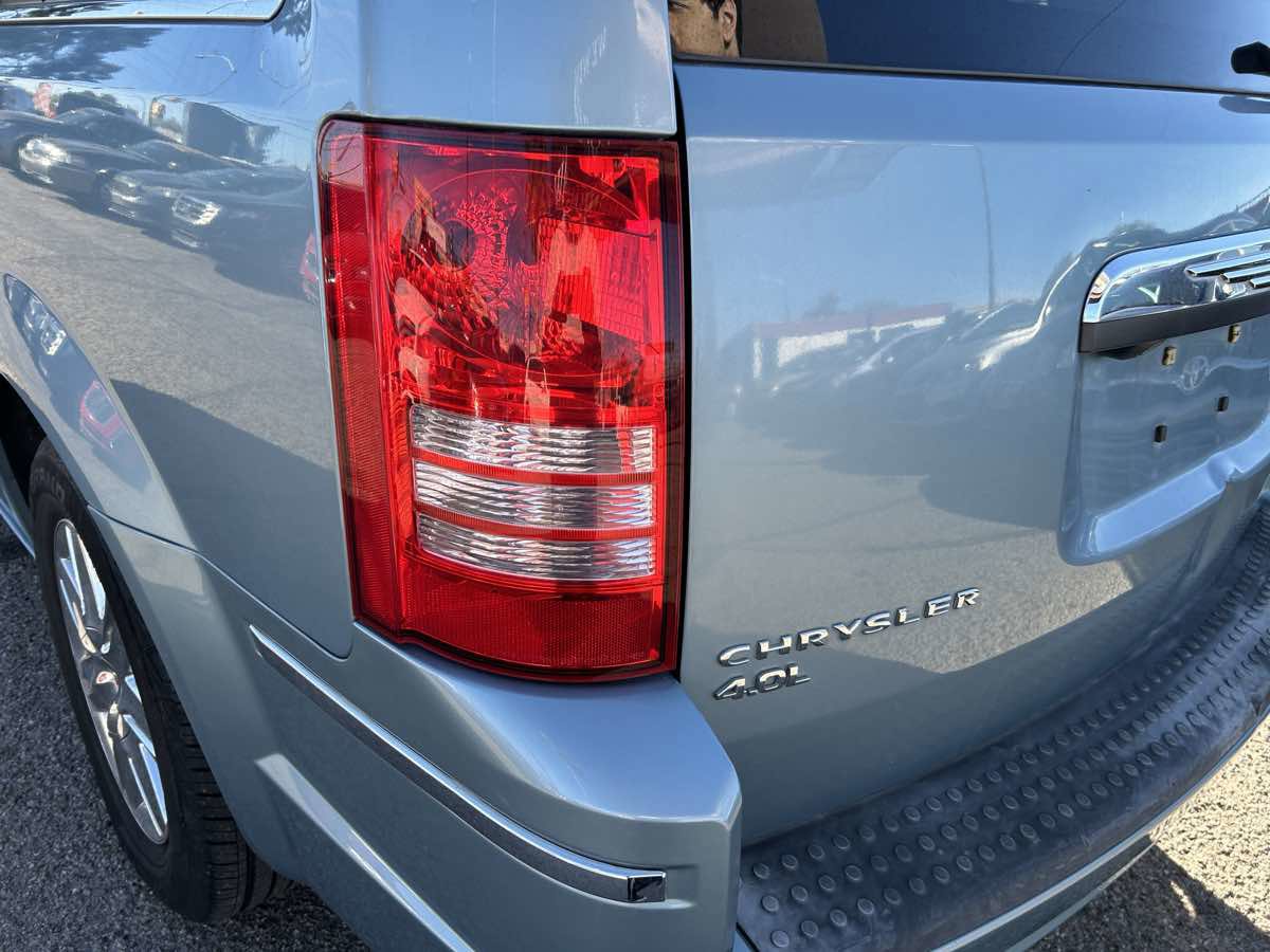 Used 2010 Chrysler Town & Country Limited FWD image 10