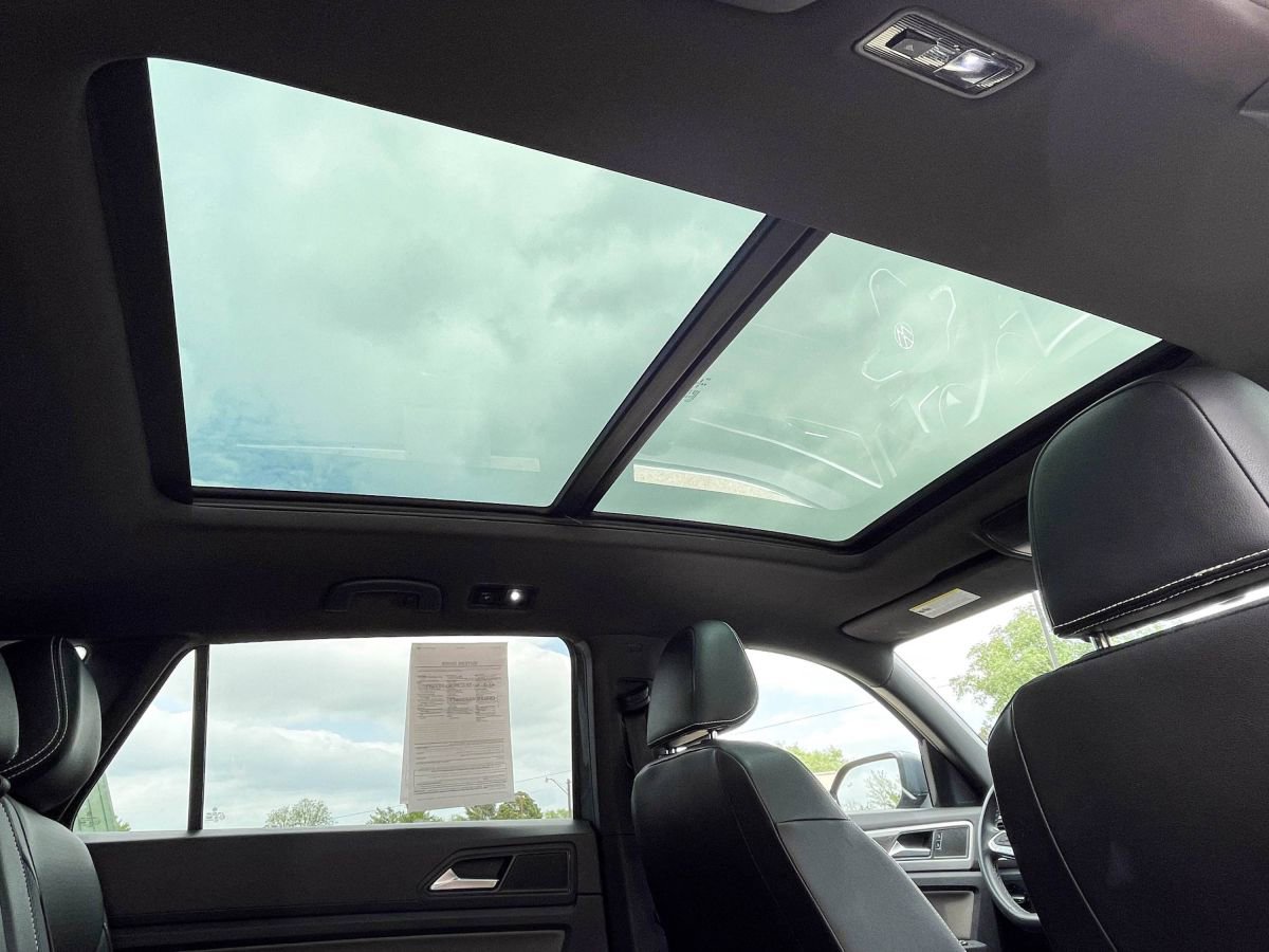 Used 2021 Volkswagen Atlas Cross Sport SE w/ Panoramic Sunroof Package FWD image 14