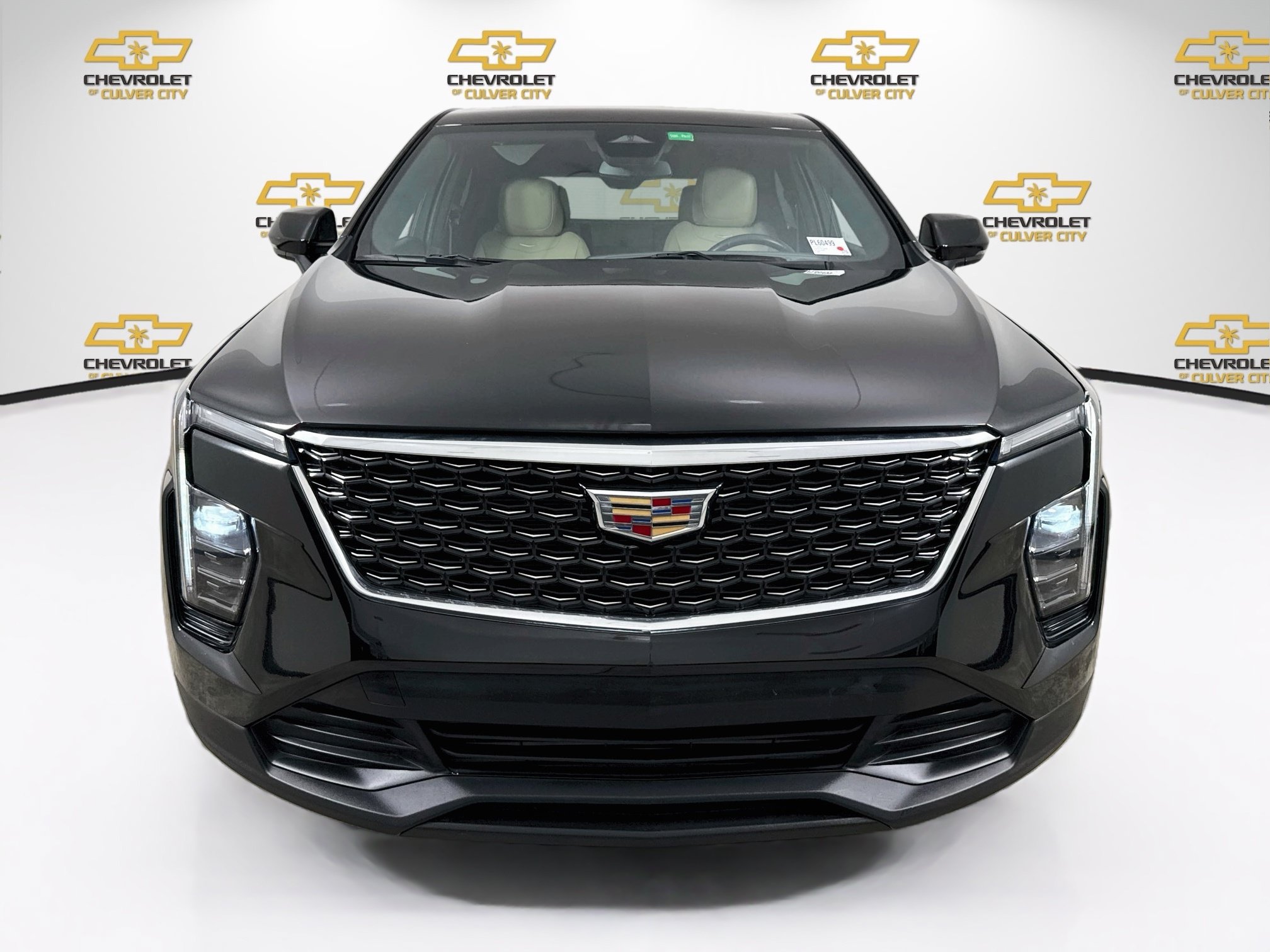 Used 2024 Cadillac XT4 Luxury FWD image 2