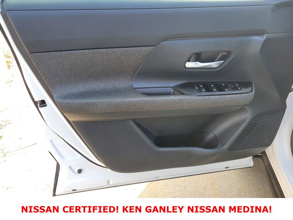 Certified 2025 Nissan Kicks SV AWD/4WD image 36
