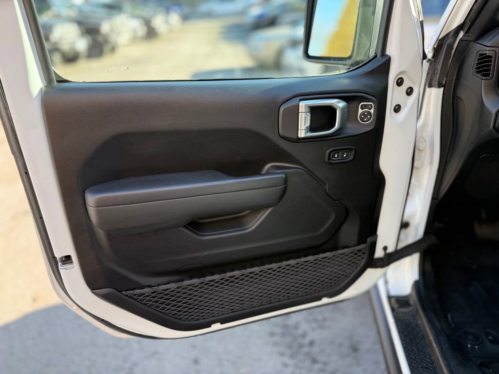 Used 2022 Jeep Gladiator Willys image 21