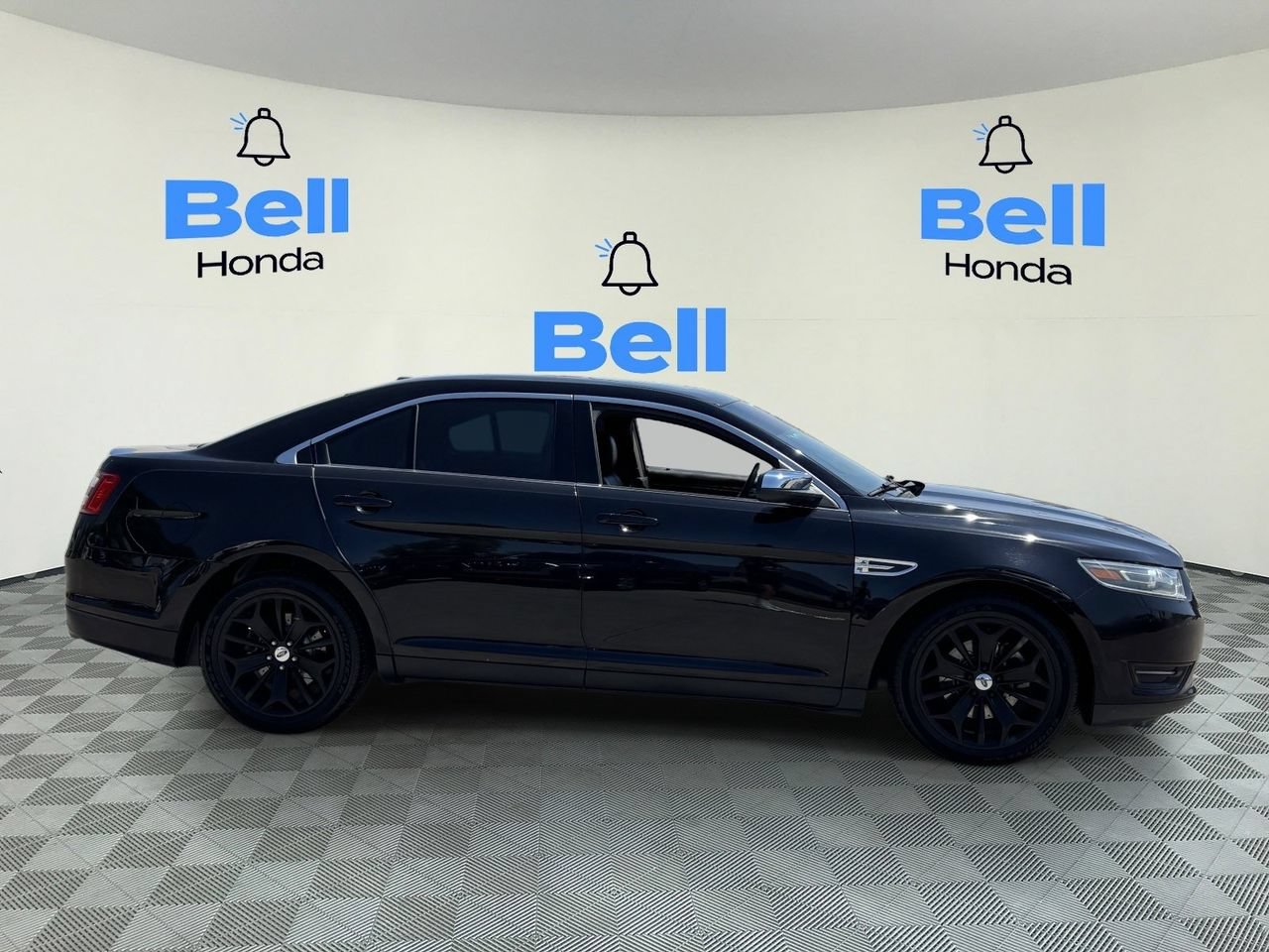 Used 2019 Ford Taurus Limited FWD image 5