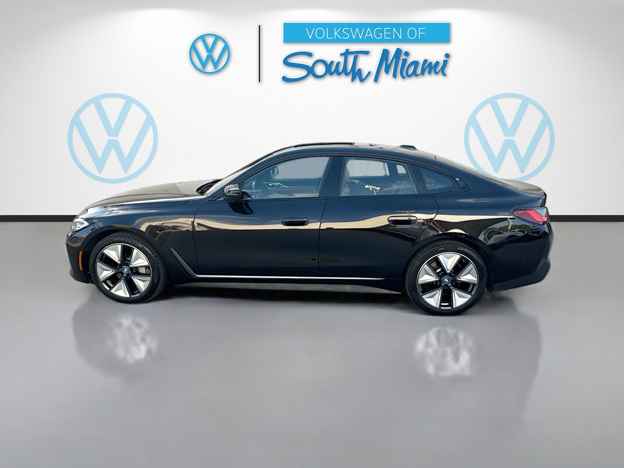 Used 2023 BMW i4 eDrive40 w/ Parking Assistance Package image 4