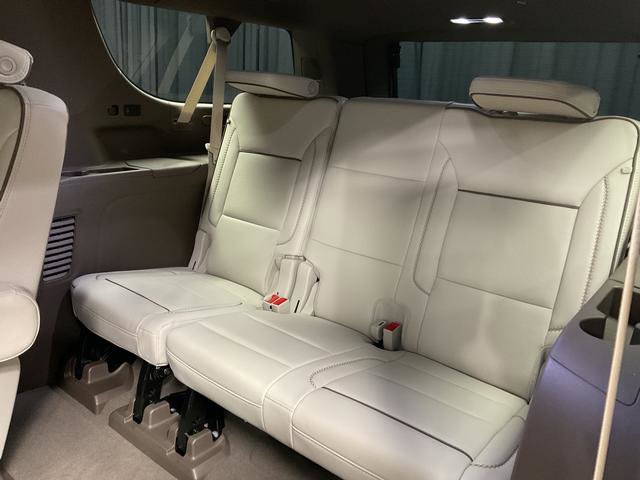 Used 2025 GMC Yukon XL Denali w/ Denali Reserve Package AWD/4WD image 8