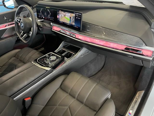 Used 2025 BMW 750e xDrive image 19