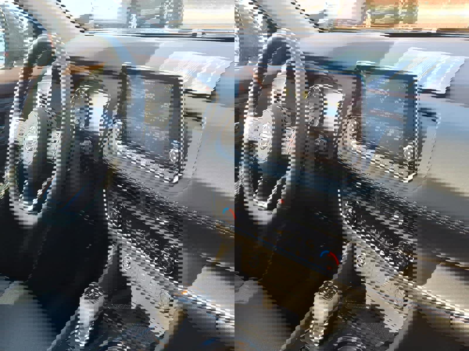 Used 2023 Nissan Rogue SV w/ SV Premium B Package image 24