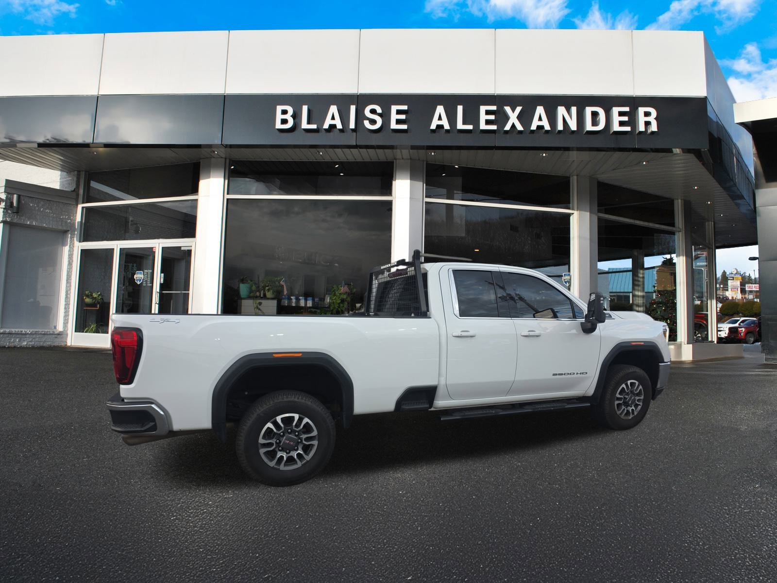 Used 2022 GMC Sierra 3500 SLE w/ SLE Convenience Package video 4