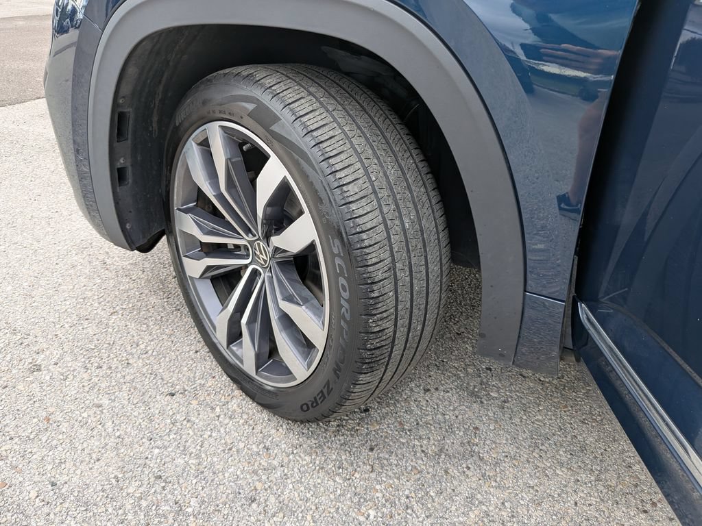 Certified 2023 Volkswagen Atlas Cross Sport SEL Premium R-Line AWD/4WD image 38