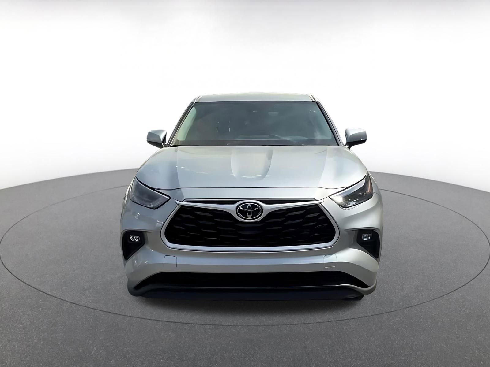 Used 2025 Toyota Highlander LE image 5