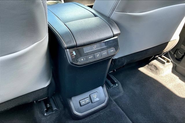 Used 2022 Toyota Highlander Bronze Edition AWD/4WD image 10