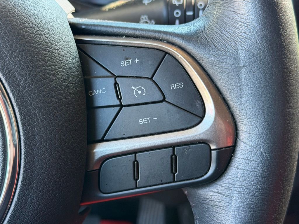 Used 2022 Jeep Renegade Latitude w/ Sun/Sound Group image 17