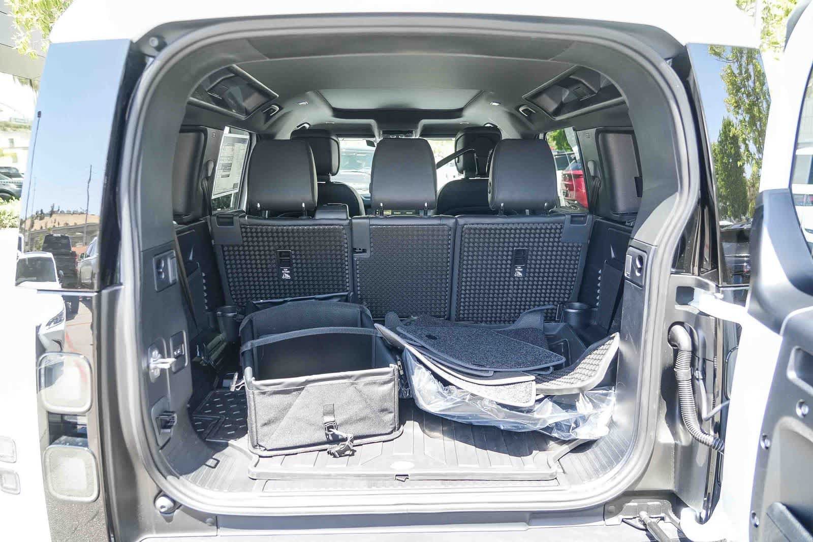 New 2026 Land Rover Defender 110 X-Dynamic SE AWD/4WD image 27