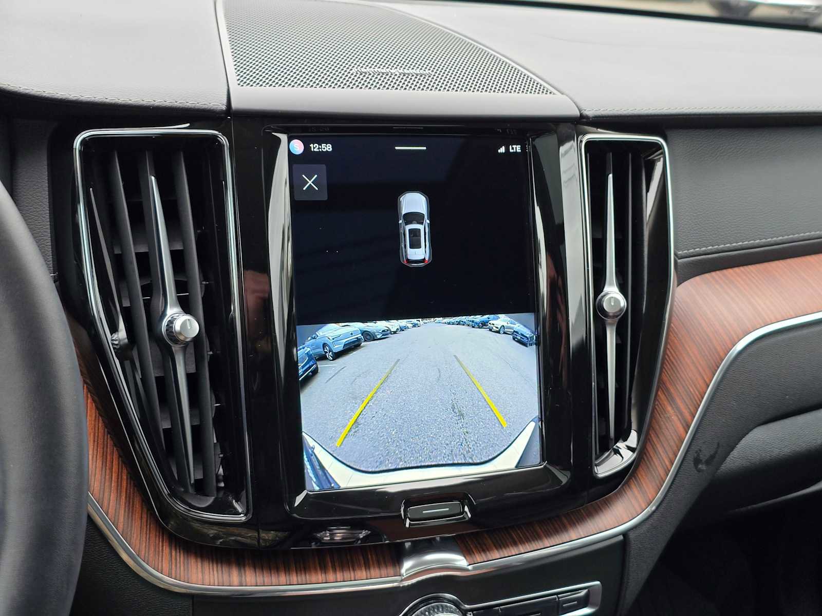 Certified 2023 Volvo XC60 B5 Ultimate w/ Climate Package image 24