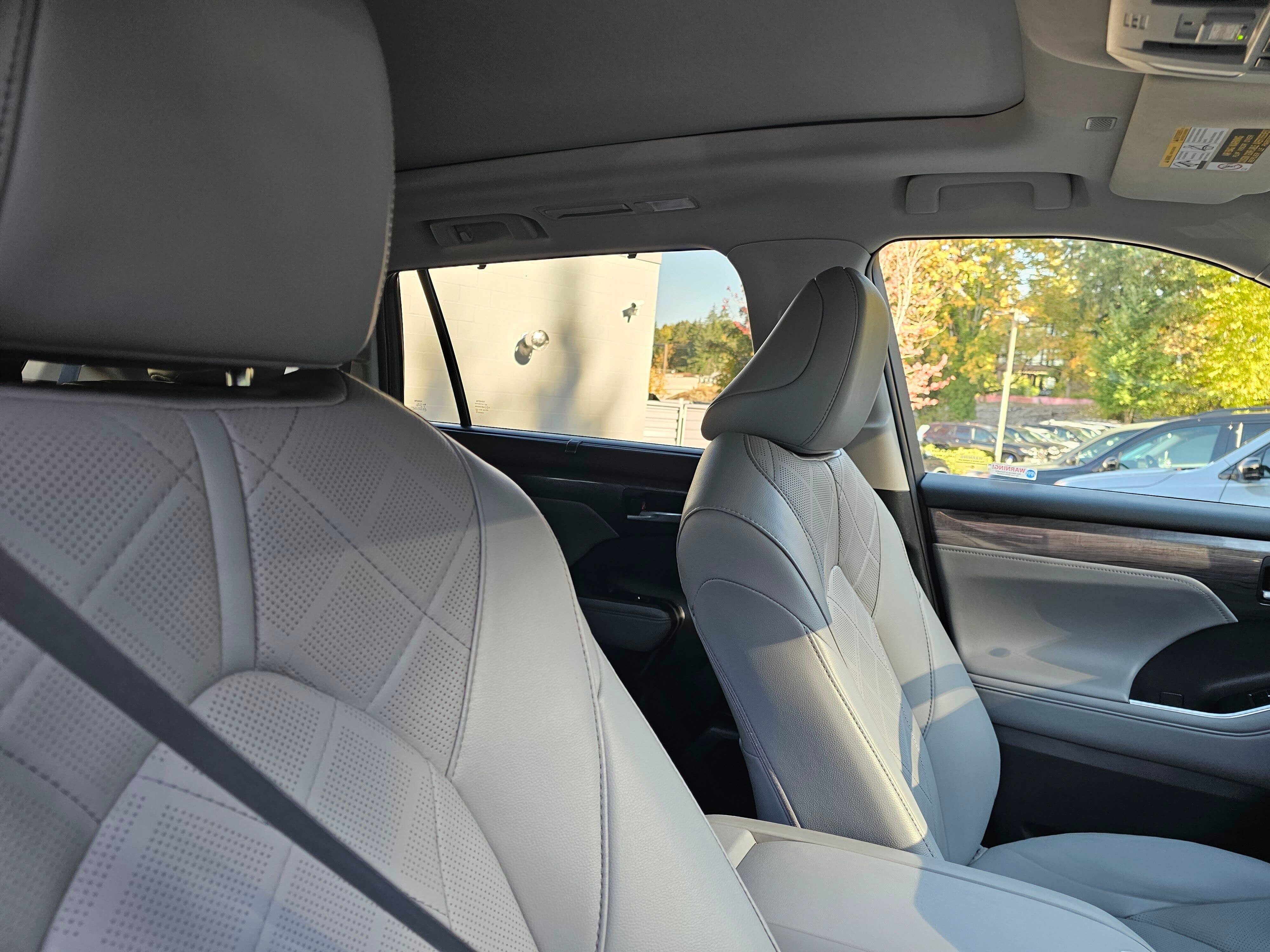 Used 2022 Toyota Highlander Platinum AWD/4WD image 11