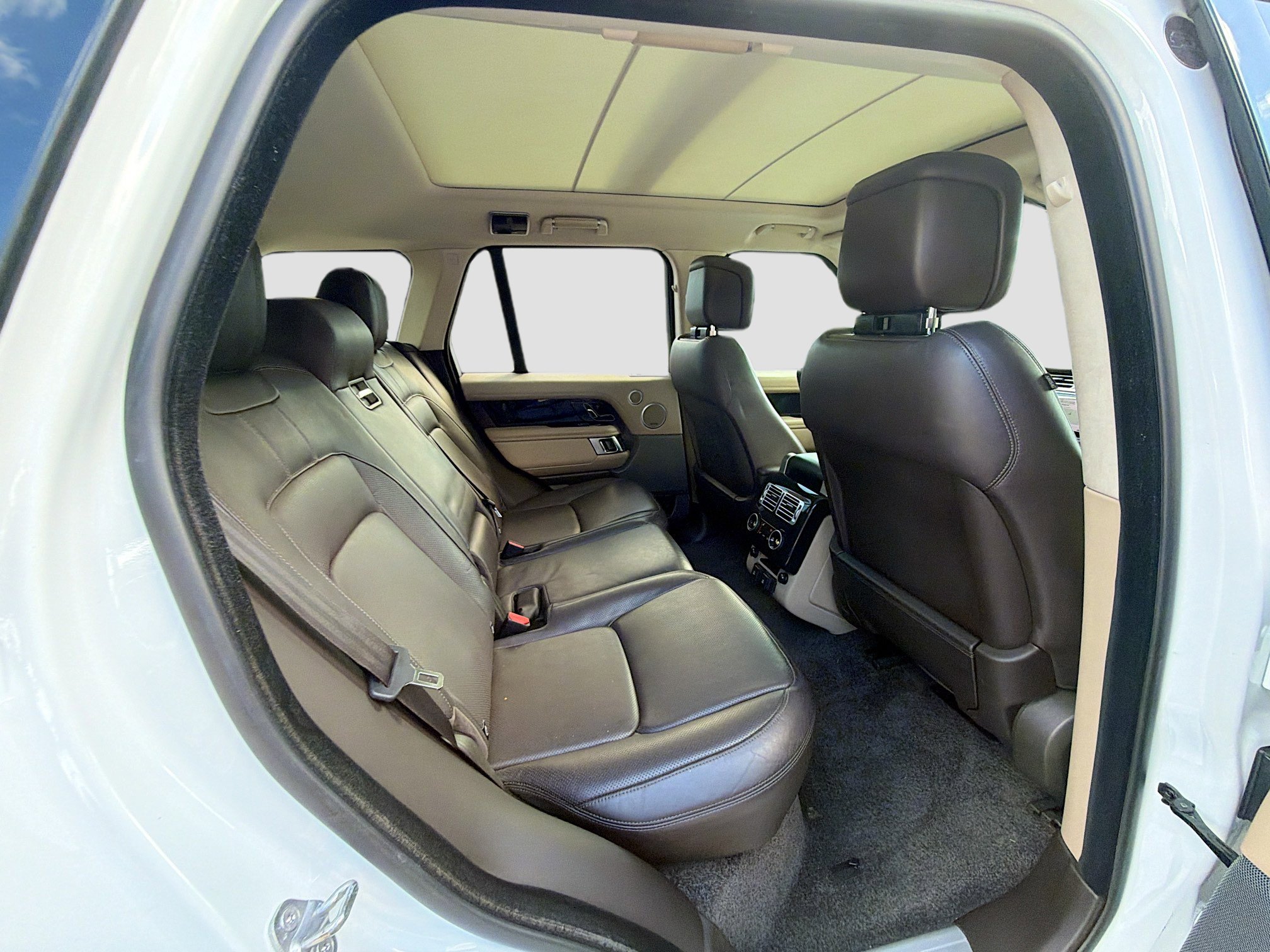 Used 2018 Land Rover Range Rover HSE image 30