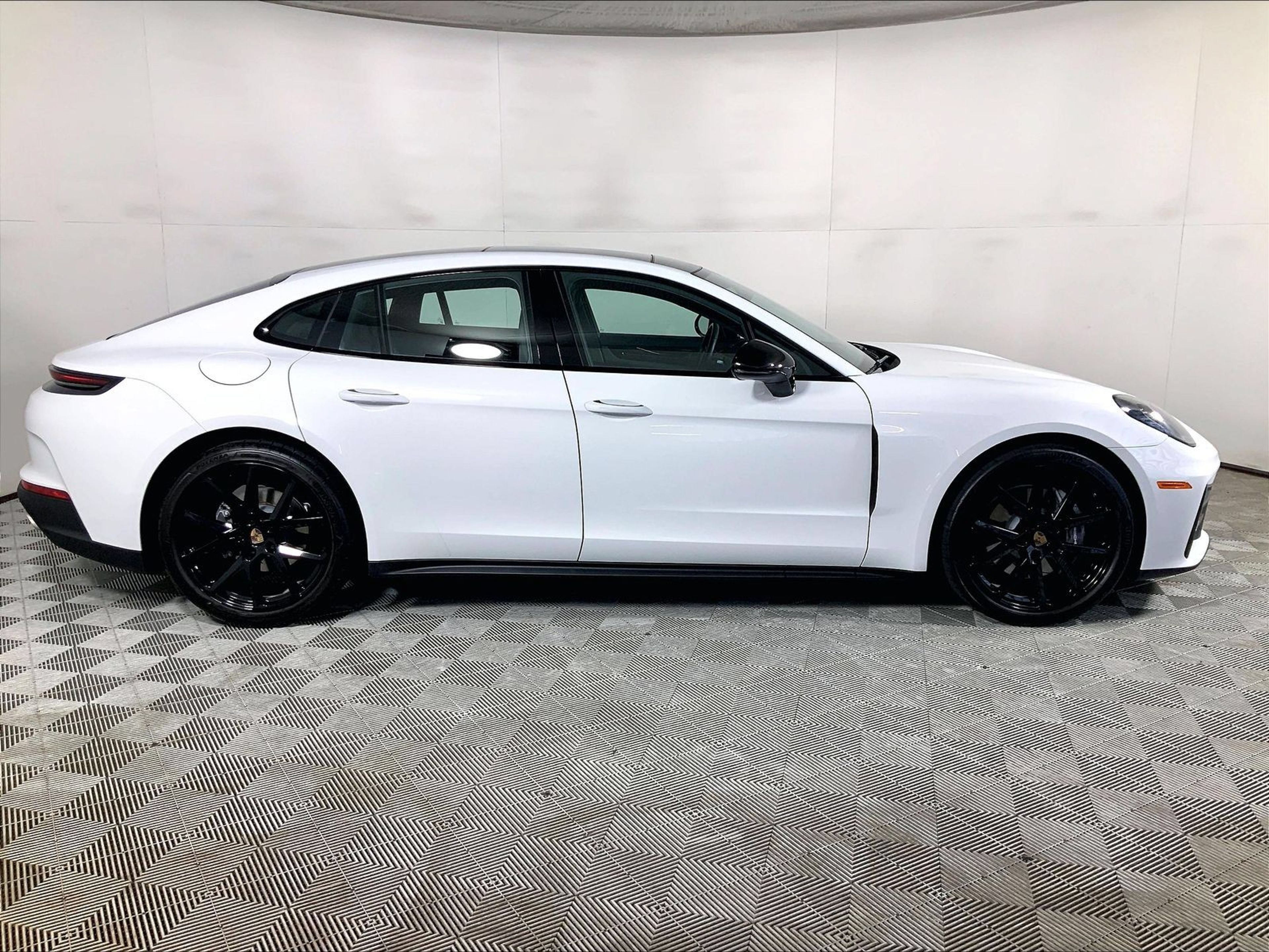 Certified 2024 Porsche Panamera 4 AWD/4WD image 8