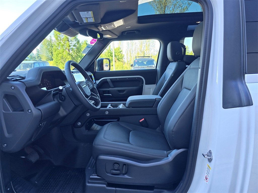 New 2025 Land Rover Defender 90 X-Dynamic SE image 21