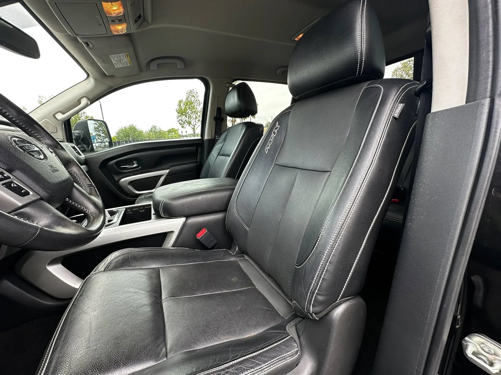 Used 2017 Nissan Titan PRO-4X w/ Pro-4x Convenience Package AWD/4WD image 27