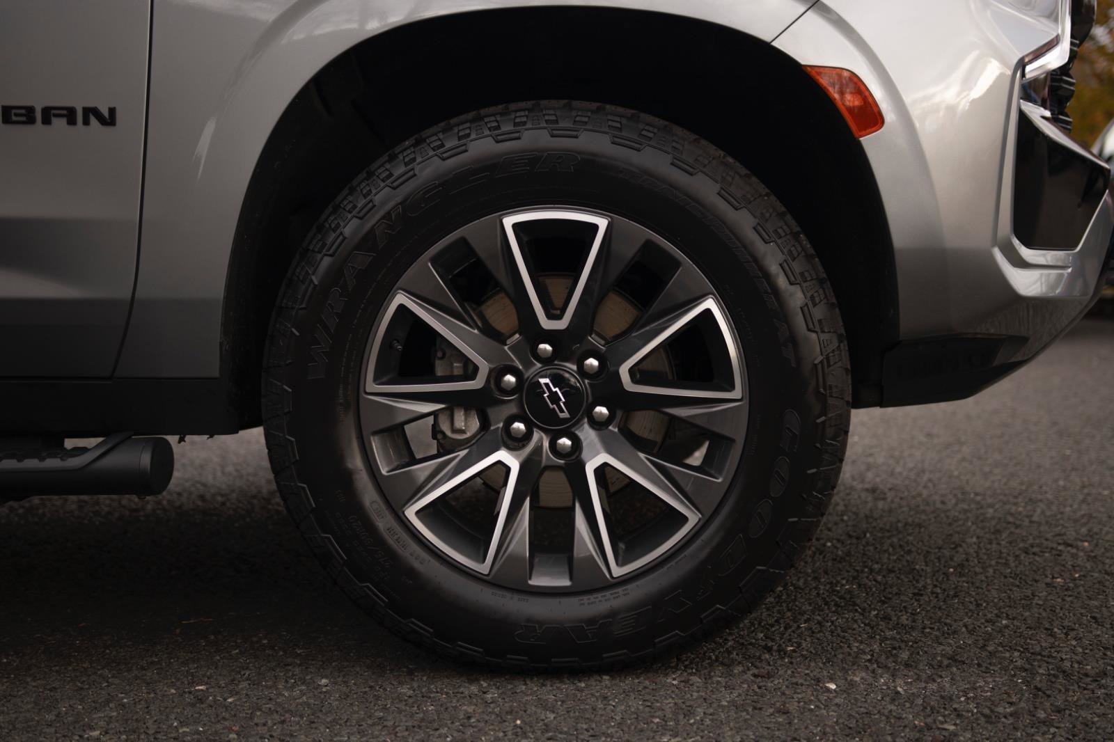 Used 2023 Chevrolet Suburban Z71 w/ Max Trailering Package image 28