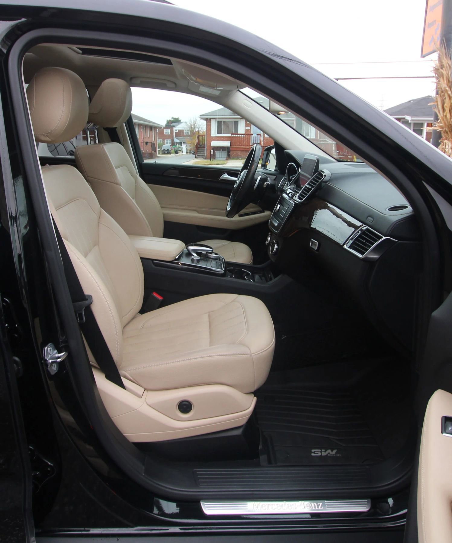 Used 2018 Mercedes-Benz GLS 450 4MATIC w/ Premium Package image 10