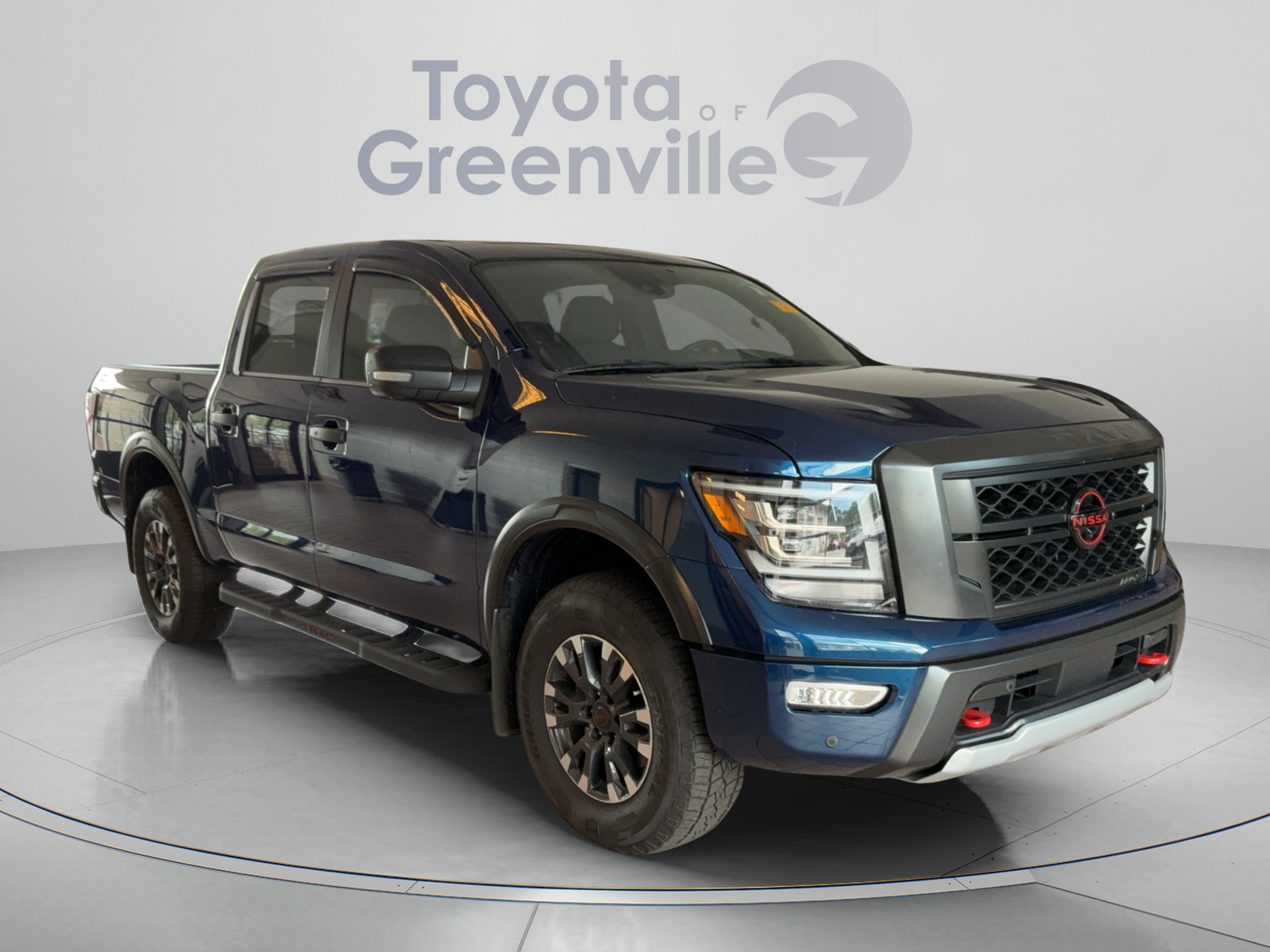 Used 2024 Nissan Titan PRO-4X w/ Pro-4x Convenience Package AWD/4WD image 8