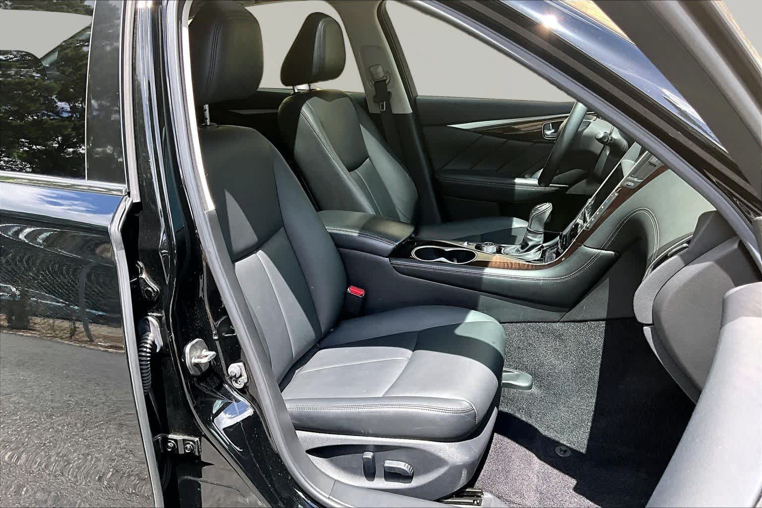 Used 2019 INFINITI Q50 Luxe w/ Essential Package (3.0T Luxe) RWD image 9