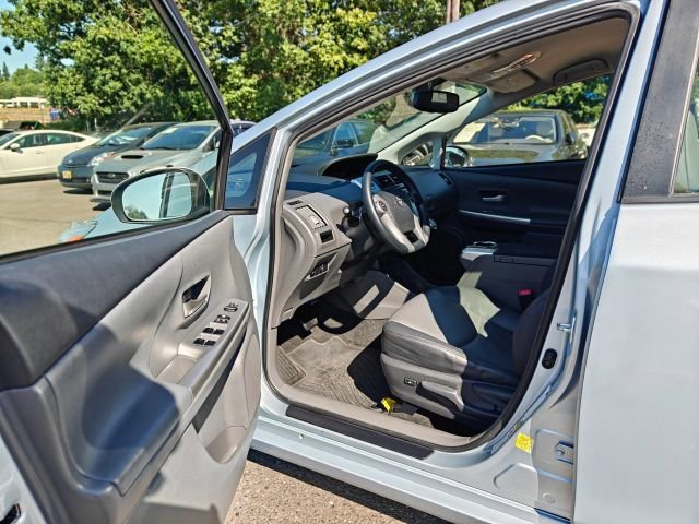 Used 2013 Toyota Prius V Five image 9