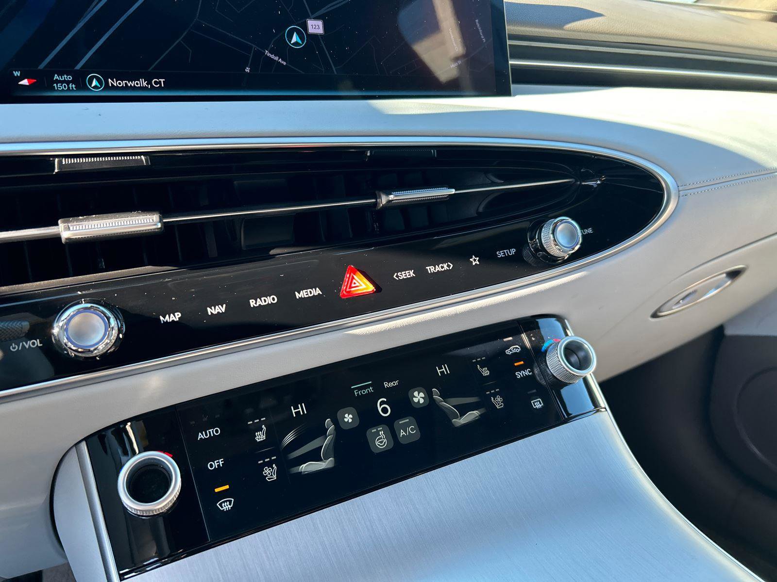 Used 2026 Genesis GV70 2.5T Advanced image 18